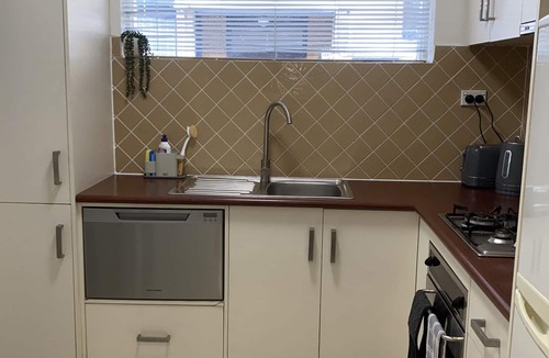 St. Kilda East Apartment | Spacious Secure Ground Level 1 Bedroom Apartment