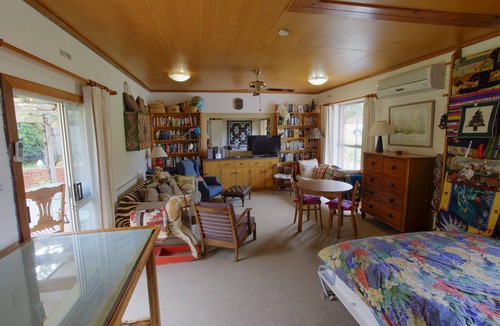 Gawler East Bed & Breakfast | Spacious self-contained air-conditioned studio apartment