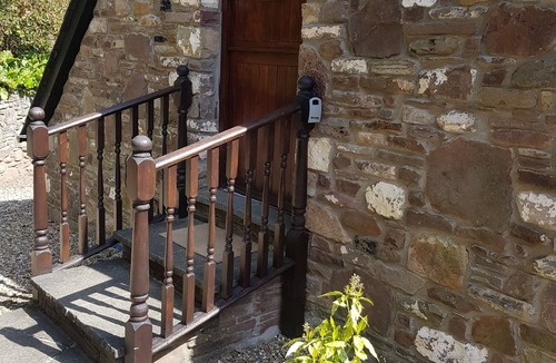 Llanfoist Apartment | Spacious self-contained apartment with private access