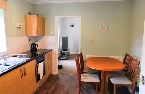 Leigh House | Spacious semi detached house