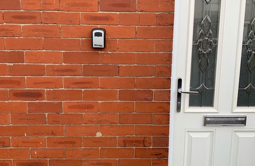 Leigh House | Spacious semi detached house