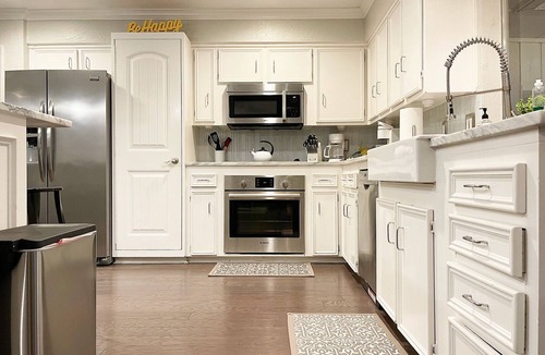 Northwest Dallas House | Spacious & Serene w/Hot Tub + Arcade + Ping-Pong + Fire Pit