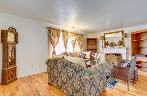 Shoreline Villa | Spacious Shoreline Villa - 10 Mi to Space Needle!