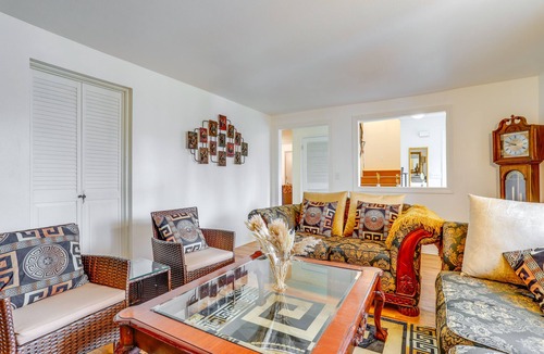 Shoreline Villa | Spacious Shoreline Villa - 10 Mi to Space Needle!