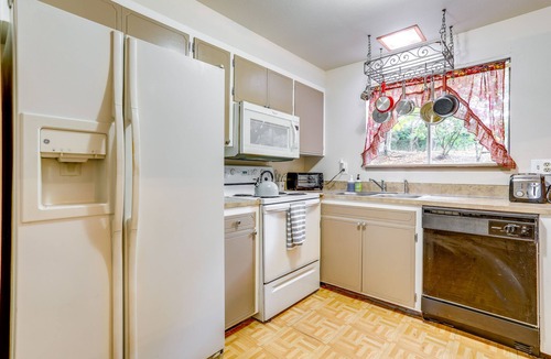 Shoreline Villa | Spacious Shoreline Villa - 10 Mi to Space Needle!