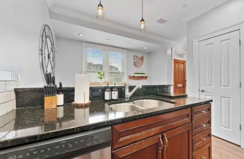 Victorian Village House | Spacious Short North Home - 11 beds/3.5BTH- Steps off High St