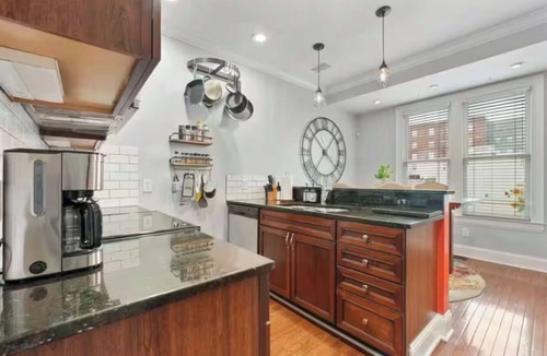 Victorian Village House | Spacious Short North Home - 11 beds/3.5BTH- Steps off High St