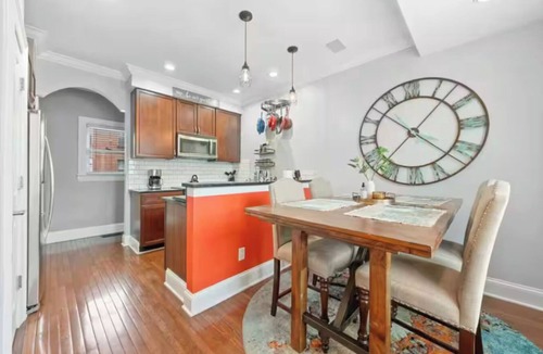 Victorian Village House | Spacious Short North Home - 11 beds/3.5BTH- Steps off High St