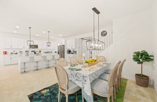 Ontario House | Spacious single house/Large kitchen/6BD/4BA/8beds