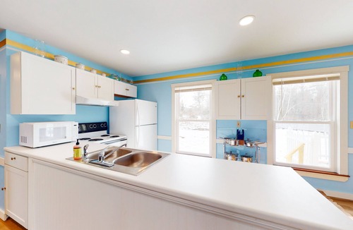 Boothbay Harbor House | Spacious single-level duplex with fast WiFi, two full kitchens, deck, & yard