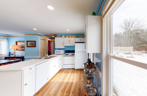 Boothbay Harbor House | Spacious single-level duplex with fast WiFi, two full kitchens, deck, & yard