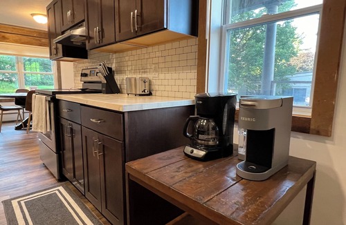 East Haven  Rutland County House | Spacious ski chalet with pool table & mountain views