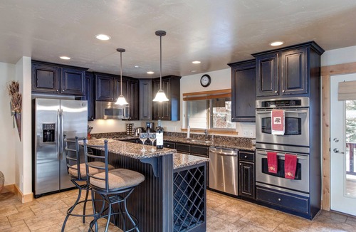 Bear Hollow Village Condo | Spacious Ski Retreat 5452 with Pool Hot Tub and Garage