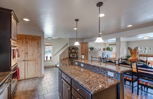 Bear Hollow Village Condo | Spacious Ski Retreat 5452 with Pool Hot Tub and Garage