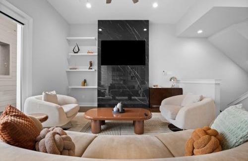 Washington Ave./ Memorial Park Villa | Spacious Sleek Modern Art Deco Gem in Downtown HTX