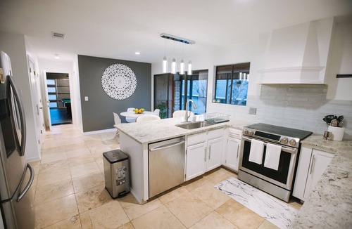 Lake Highlands House | Spacious Sleeps 20 with Heated Pool & Game Room by Uptown Dallas