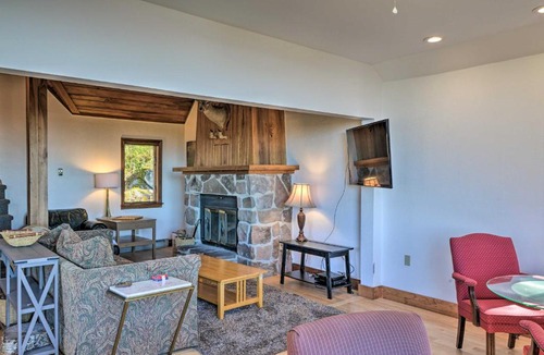 Edray House | Spacious Snowshoe Cabin with Sunset Mtn Views!