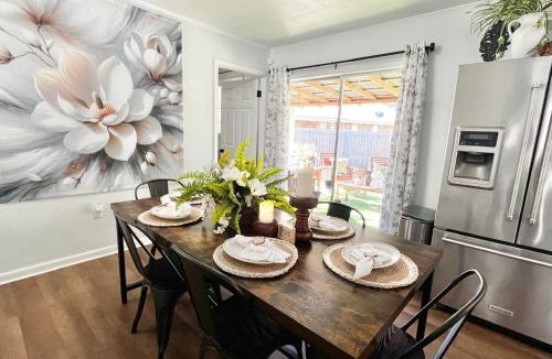 Marksville Villa | Spacious Southern Retreat - Sleeps 10 - 5 Beds