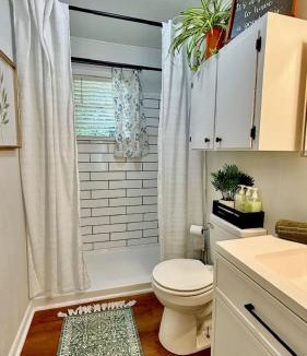 Marksville Villa | Spacious Southern Retreat - Sleeps 10 - 5 Beds
