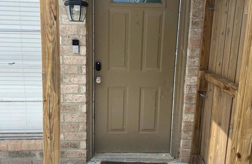 South Side House | Spacious Southside Home 1 King & 1 Queen bed!