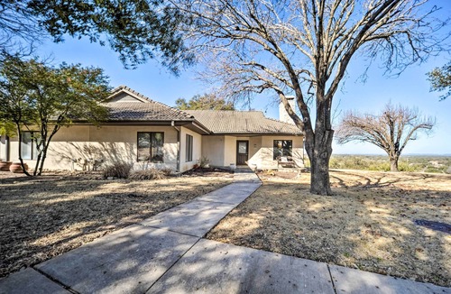 Barton Creek Lakeside Cottage | Spacious Spicewood Cottage, Close to Golfing!