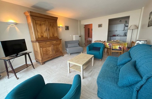 Les Sables d'Olonne Apartment | Spacious Studio with Sea View, Near Shops, and Direct Beach Access