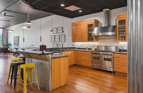 Bristol Apartment | Spacious State Street Loft - 2 bed - 2 Bath - Downtown