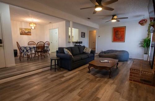 Fort Worth House | Spacious Stay for 12 - Central Fort Worth