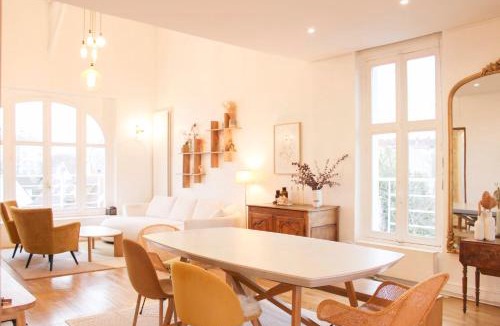 Suresnes Apartment | Spacious stay in Suresnes ideal for families!