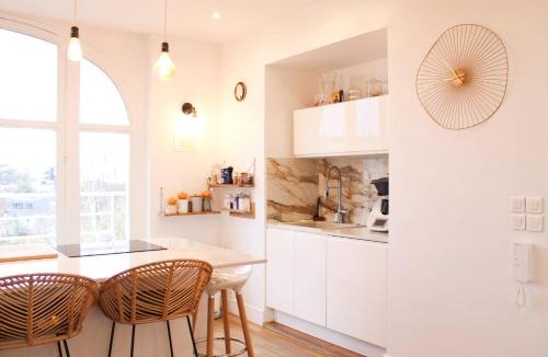 Suresnes Apartment | Spacious stay in Suresnes ideal for families!