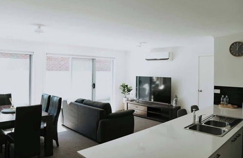 Golden Square House | Spacious Stay On Shamrock, Bendigo