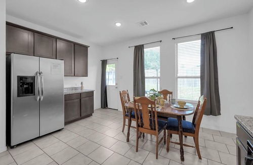 Porter House | Spacious Stay Foosball Loft Sleeps 10