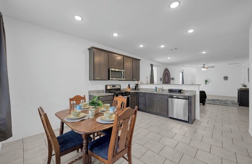 Porter House | Spacious Stay Foosball Loft Sleeps 10