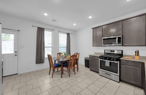 Porter House | Spacious Stay Foosball Loft Sleeps 10