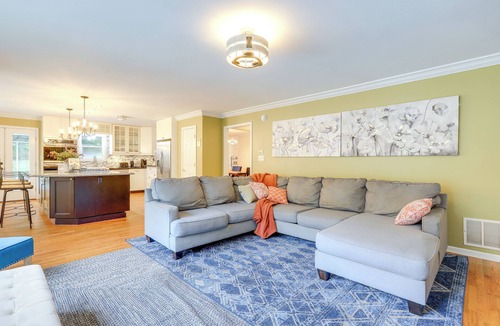 Stockbridge House | Spacious Stockbridge Manor: Pool Table, 2 Kitchens