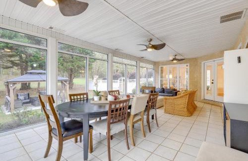 Stockbridge House | Spacious Stockbridge Manor Pool Table, 2 Kitchens
