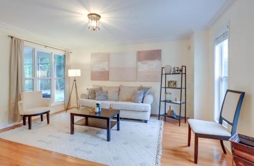 Stockbridge House | Spacious Stockbridge Manor Pool Table, 2 Kitchens