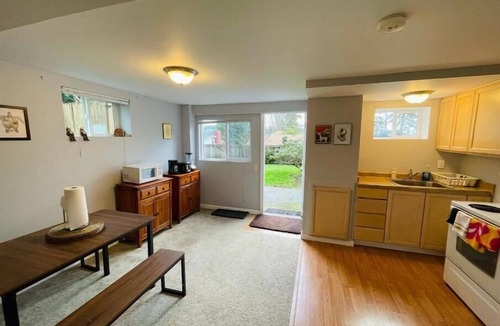 Edmonds House | Spacious, stocked 1 BR Suite with Yard in Edmonds!