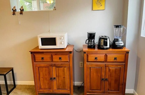 Edmonds House | Spacious, stocked 1 BR Suite with Yard in Edmonds!