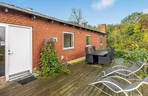 Nordborg House | Spacious stone cottage and close to the water.