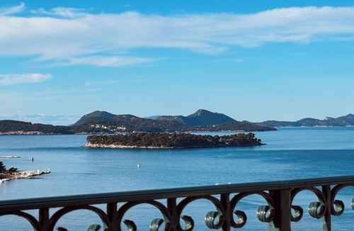 Gruz House | Spacious stone house in Dubrovnik, excellent sea views, terraces, balcony