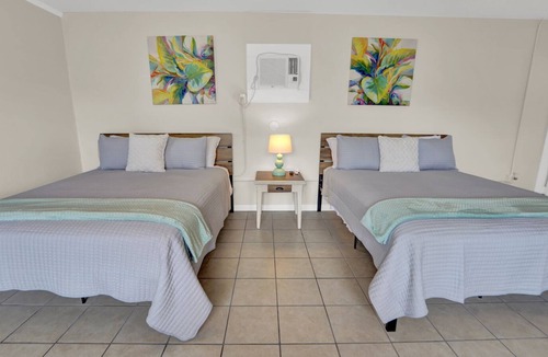 Crescent Beach Condo | Spacious Studio - Beach Access, Kitchenette & Pool