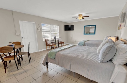 Crescent Beach Condo | Spacious Studio - Beach Access, Kitchenette & Pool