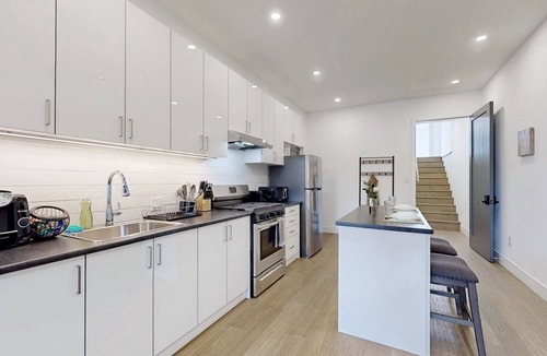 Alderwood Apartment | Spacious studio 15min to city center & Airport (FREE PARKING)