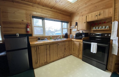 McMillan House | Spacious Studio apartment. Private parking w/garage.