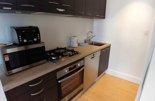 McMahons Point Apartment | Spacious Studio Surrounded By Great Views