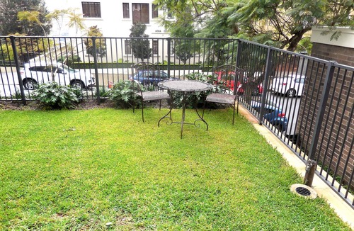 McMahons Point Apartment | Spacious Studio Surrounded By Great Views