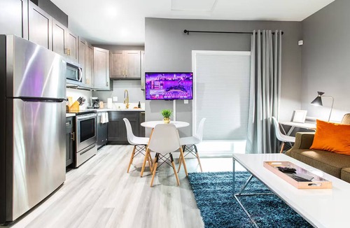 University Heights Apartment | Spacious Studio – Balcony, Desk, A/C & Kitchen