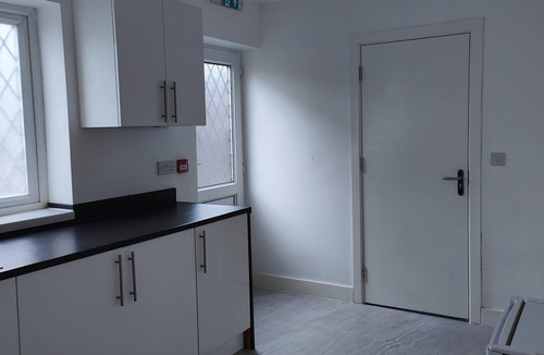 New Addington Apartment | Spacious studio in New Addington