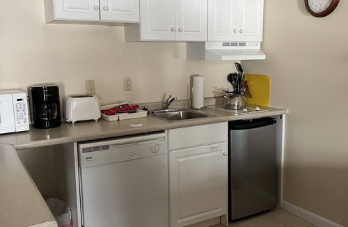 Bethel Apartment | Spacious studio in Bethel Inn with heated pool
